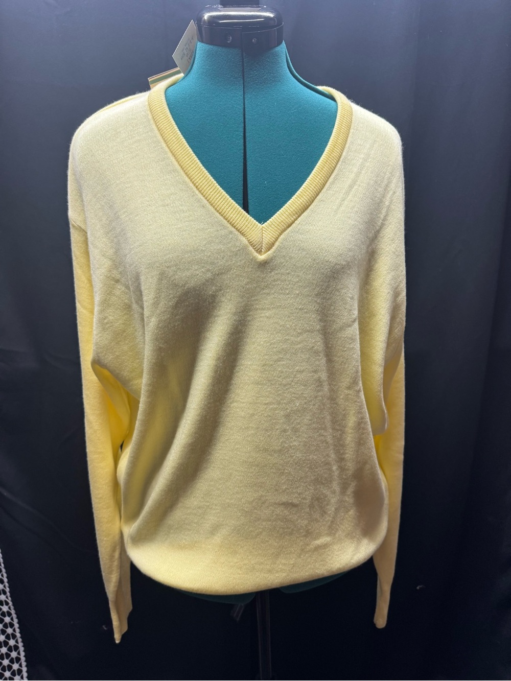 Jantzen V-Neck Sweater in Pale Yellow